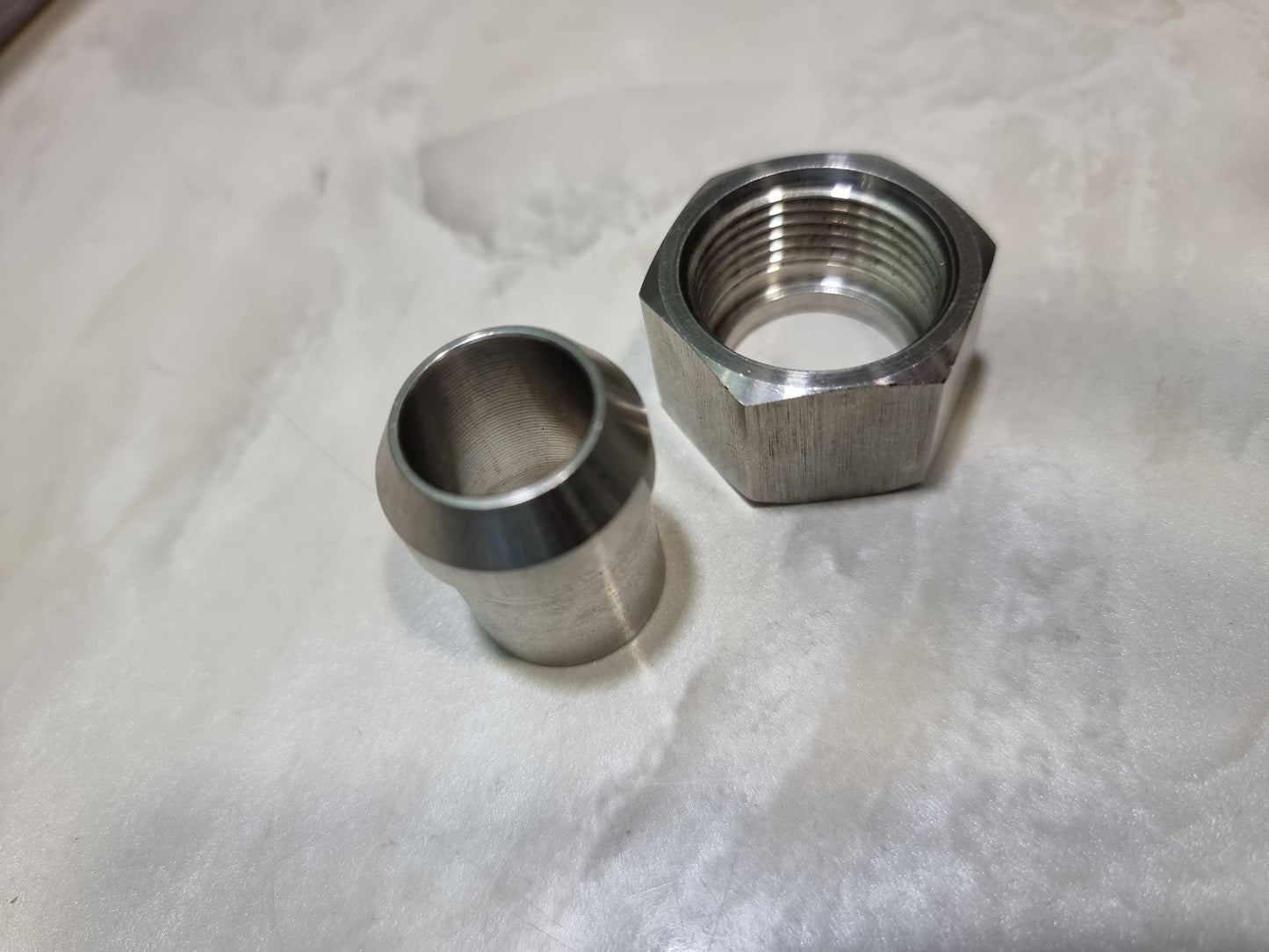 SS HOSE WELDABLE FITTING SS 304 , 1/2" BSP FEMALE (1 NUT + 1 NIPPLE)